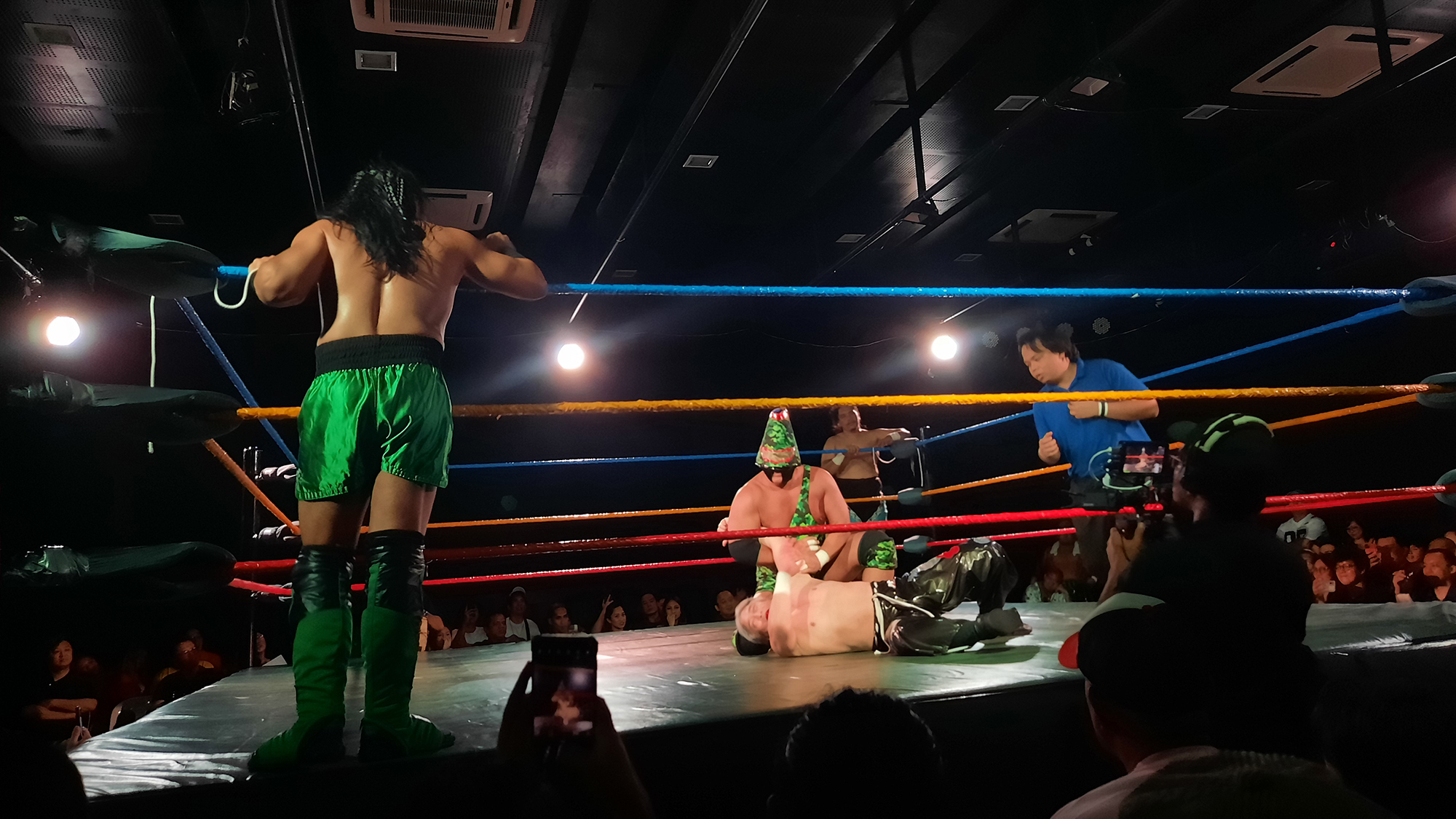 We know nothing about Pinoy wrestling but we watched a match anyway